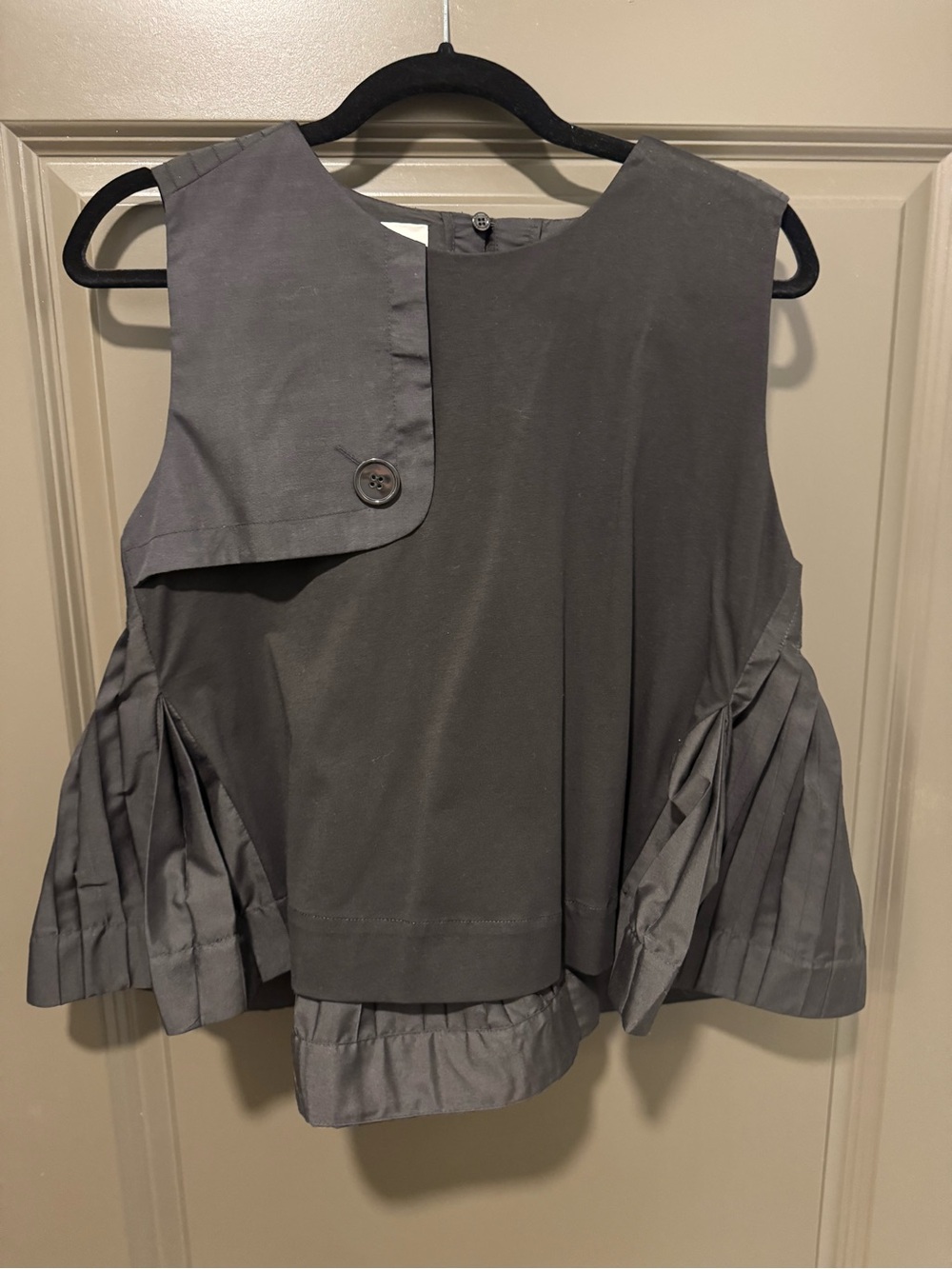 Meimeij Sleeveless Pleated Panel Top